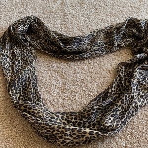 Leopard infinity scarf